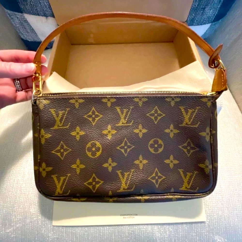 (Authentic) Louis Vuitton Pochette Handbag.